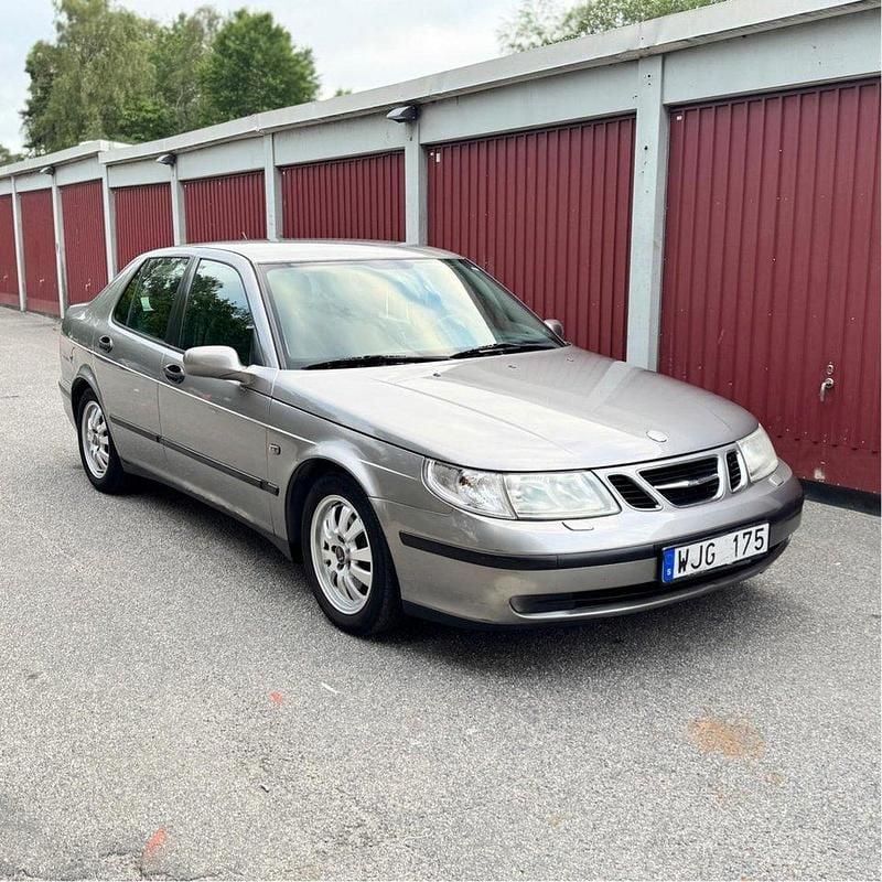 Grå Begagnad 2005 Saab 9-5 Linear Sedan | 17 500 kr (Bra pris) - Bild 1/4