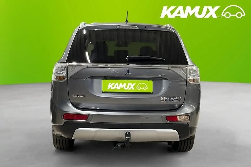 Begagnad Mitsubishi Outlander P-HEV 203 HK (149 kW) 2015 SUV