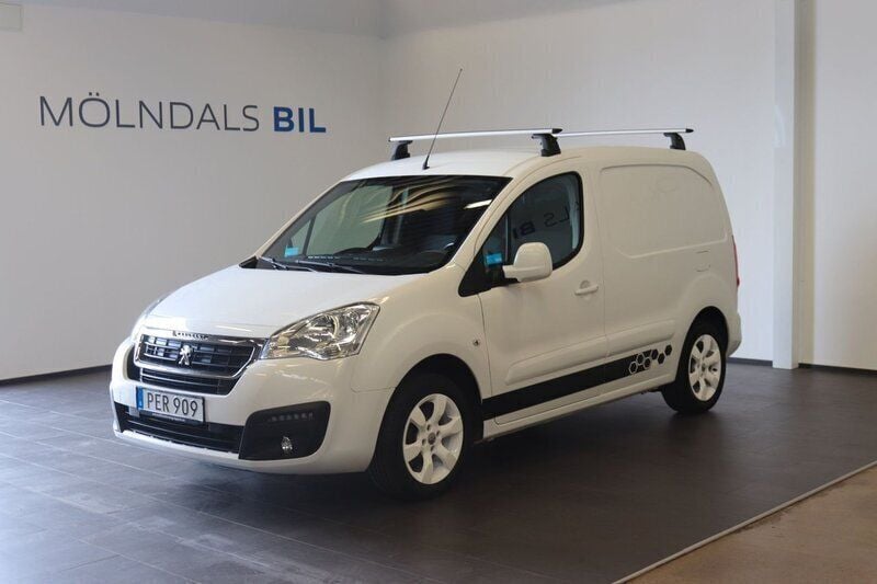 Vit Begagnad 2017 Peugeot Partner Minibuss | 89 900 kr (Marknadspris) - Bild 1/4