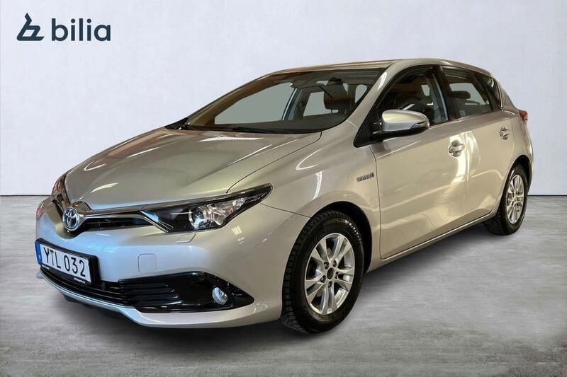 Silver Begagnad 2018 Toyota Auris Hybrid Active Halvkombi | 185 000 kr (Marknadspris) - Bild 1/3