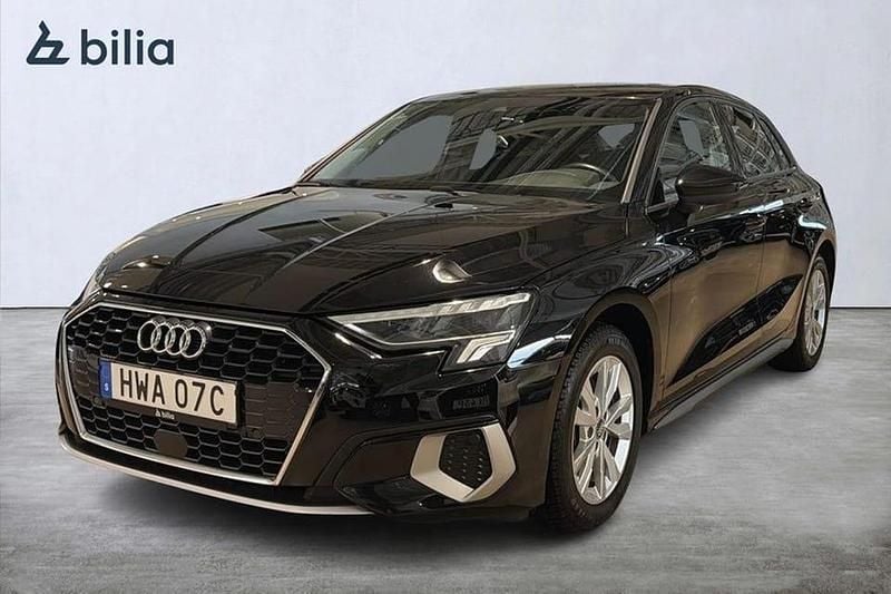 Svart Begagnad 2023 Audi A3 Proline Sedan | 269 900 kr (Marknadspris) - Bild 1/4