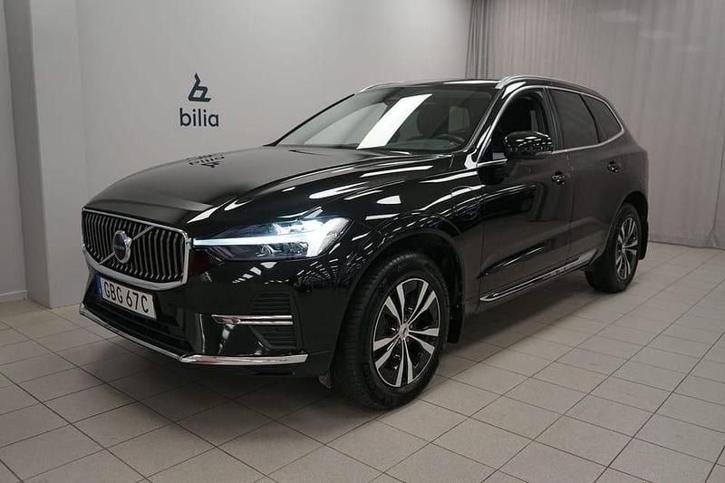 Svart Begagnad 2023 Volvo XC60 Core SUV | 389 900 kr (Marknadspris) - Bild 1/4
