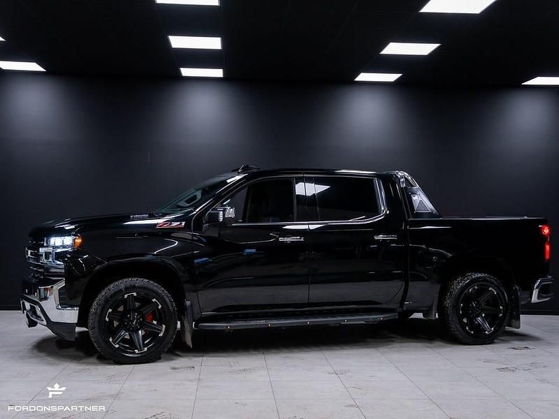 Begagnad Chevrolet Silverado 282 HK (207 kW) 2020 Svart