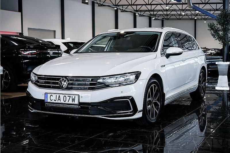 Vit Begagnad 2022 VW Passat GTE Kombi | 264 900 kr (Lite dyr) - Bild 1/4