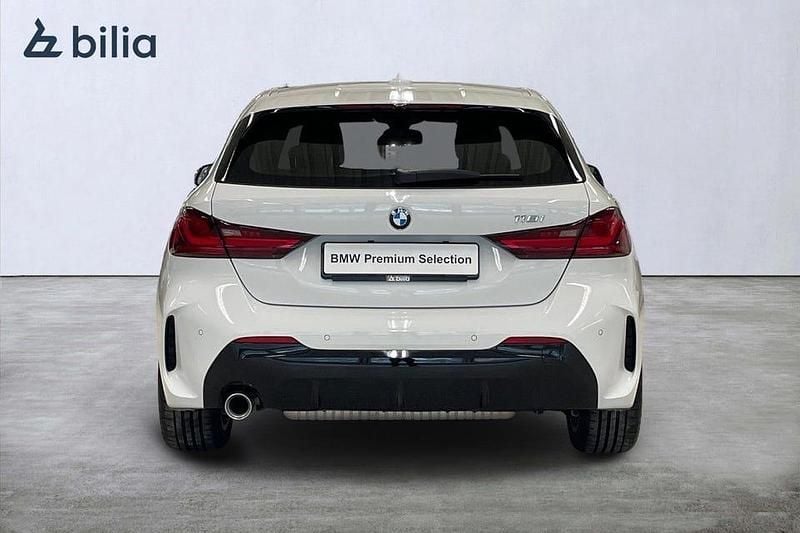 Begagnad BMW 118 M Sport 136 HK (100 kW) 2024 Vit Halvkombi