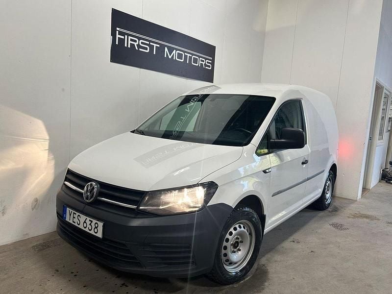 Vit Begagnad 2017 VW Caddy Minibuss | 114 900 kr (Marknadspris) - Bild 1/4