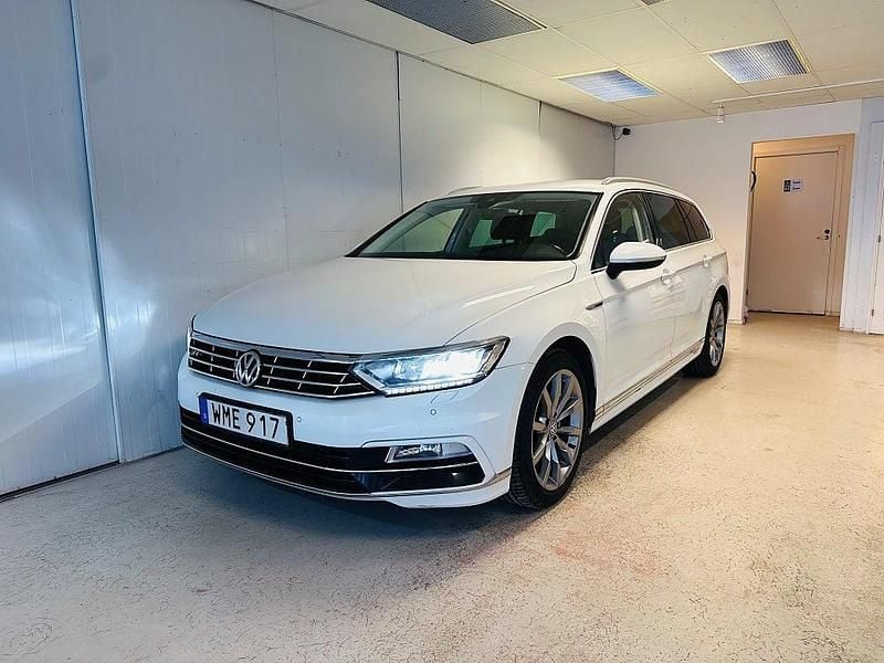 Vit Begagnad 2018 VW Passat GT Kombi | 164 900 kr (Marknadspris) - Bild 1/4