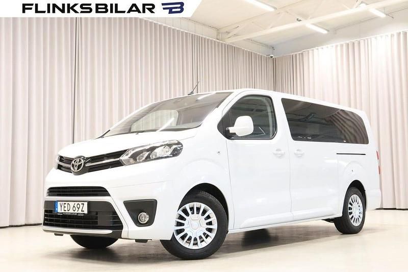 Vit Begagnad 2023 Toyota Proace Verso Kombi | 409 800 kr (Lite dyr) - Bild 1/4