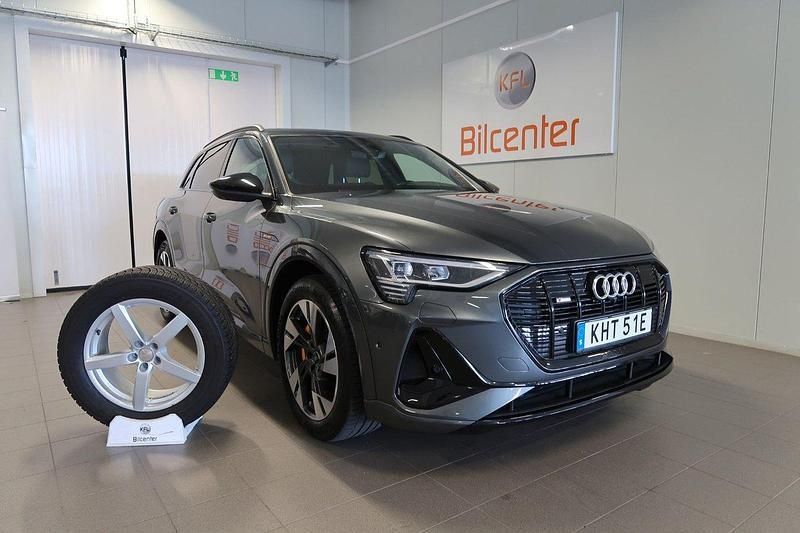 Grå Begagnad 2021 Audi e-tron S-Line SUV | 429 900 kr (Bra pris) - Bild 1/3