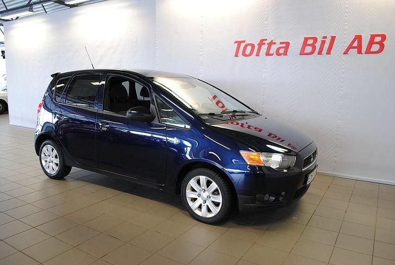 Begagnad Mitsubishi Colt 129 HK (94 kW) 2012 Blå Halvkombi