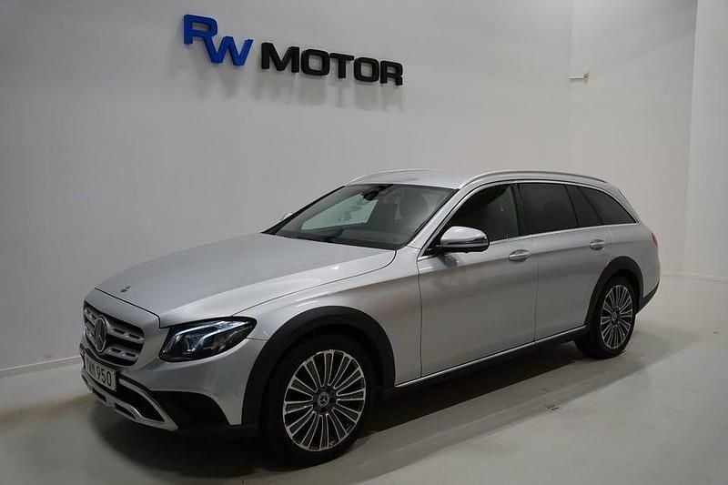 Silver Begagnad 2018 Mercedes E220 Avantgarde Kombi | 258 900 kr (Marknadspris) - Bild 1/4
