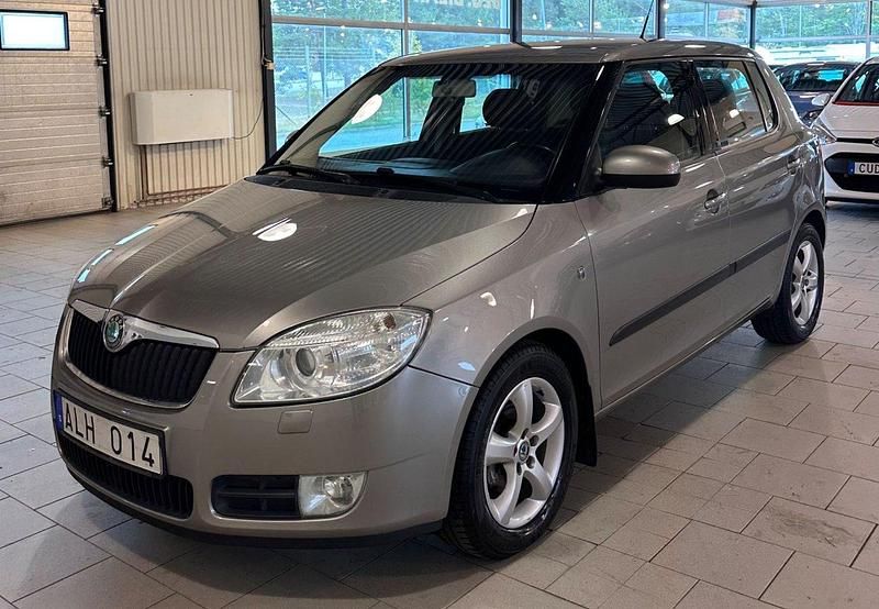 Ljusbrun Begagnad 2007 Skoda Fabia Halvkombi | 69 900 kr (Marknadspris) - Bild 1/4