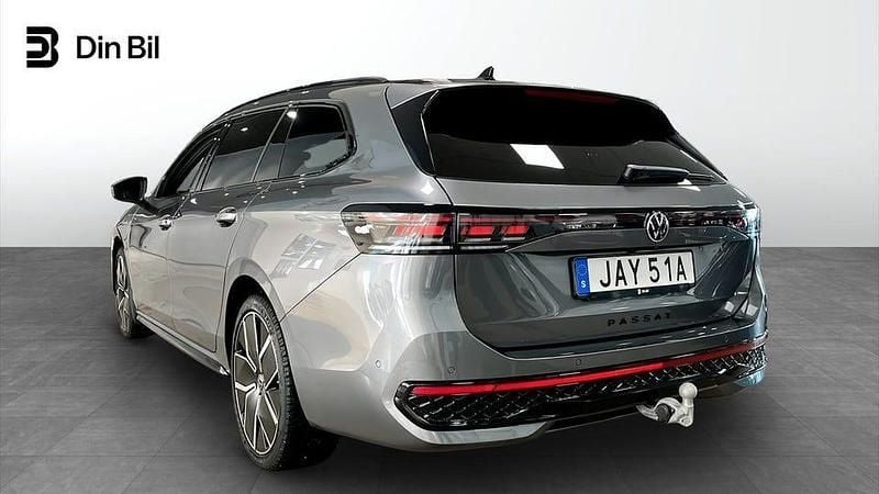 Begagnad VW Passat R-line 177 HK (130 kW) 2024 Grå Kombi