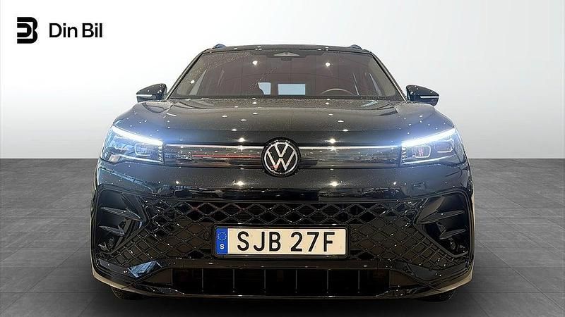 Begagnad VW Tiguan R-line 193 HK (141 kW) 2025 Grenadilla black metallic SUV