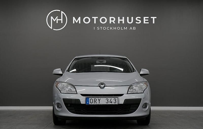 Begagnad Renault Mégane III 110 HK (80 kW) 2010 Silver Halvkombi