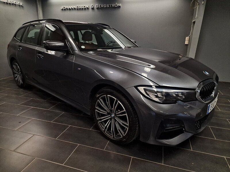 Grå Begagnad 2020 BMW 330e M Sport Kombi | 334 500 kr (Dyr) - Bild 1/4