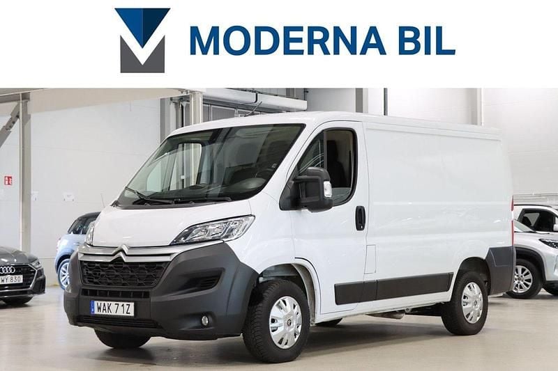 Vit Begagnad 2023 Citroën Jumper Minibuss | 249 900 kr (Marknadspris) - Bild 1/4