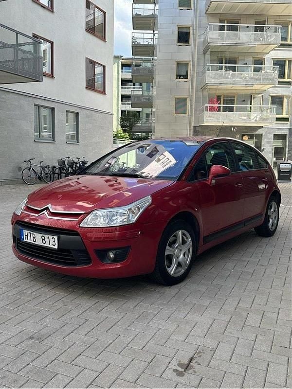 Röd Begagnad 2009 Citroën C4 Halvkombi | 28 000 kr (Marknadspris) - Bild 1/4
