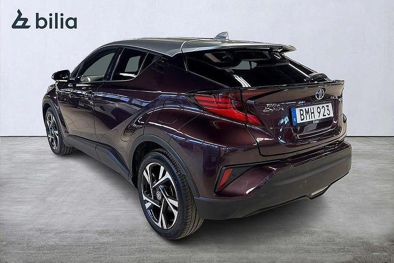 Begagnad Toyota C-HR Edition 98 HK (72 kW) 2022 Lila SUV