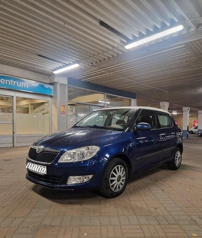 Blå Begagnad 2012 Skoda Fabia Halvkombi | 45 000 kr (Marknadspris) - Bild 1/4