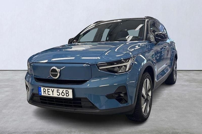 Blå Begagnad 2023 Volvo XC40 Plus SUV | 439 000 kr - Bild 1/4