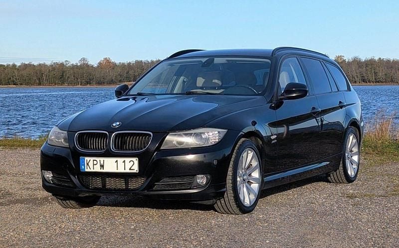 Svart Begagnad 2010 BMW 320 Comfort Edition Kombi | 57 000 kr (Bra pris) - Bild 1/4