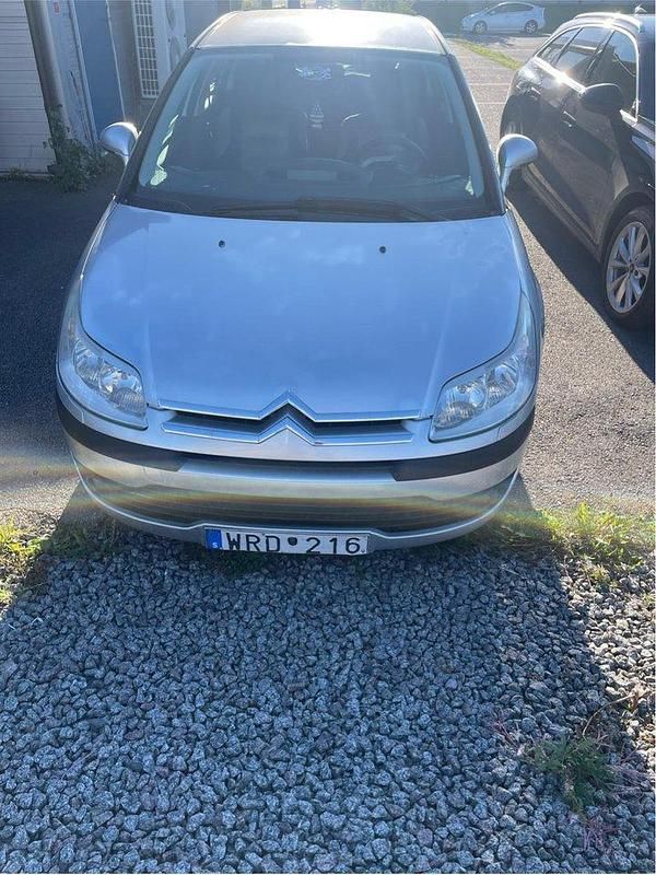 Silver Begagnad 2005 Citroën C4 Halvkombi | 26 500 kr (Marknadspris) - Bild 1/4