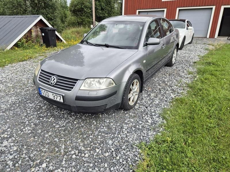 Grå Begagnad 2003 VW Passat Sedan | 4 000 kr (Marknadspris) - Bild 1/1