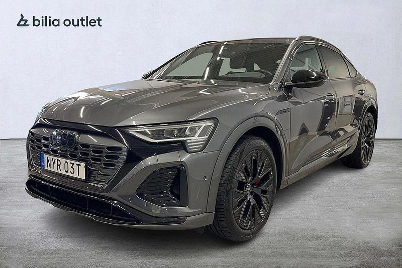 Grå Begagnad 2023 Audi Q8 e-tron S-Line SUV | 549 900 kr (Marknadspris) - Bild 1/3