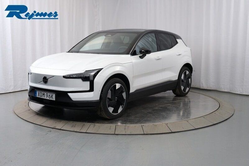 Vit (crystal white metallic) Ny 2025 Volvo EX30 Performance SUV | 544 900 kr (Bra pris) - Bild 1/4