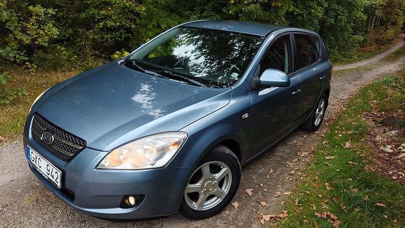 Blå Begagnad 2008 Kia Ceed 4 Halvkombi | 32 900 kr (Marknadspris) - Bild 1/4