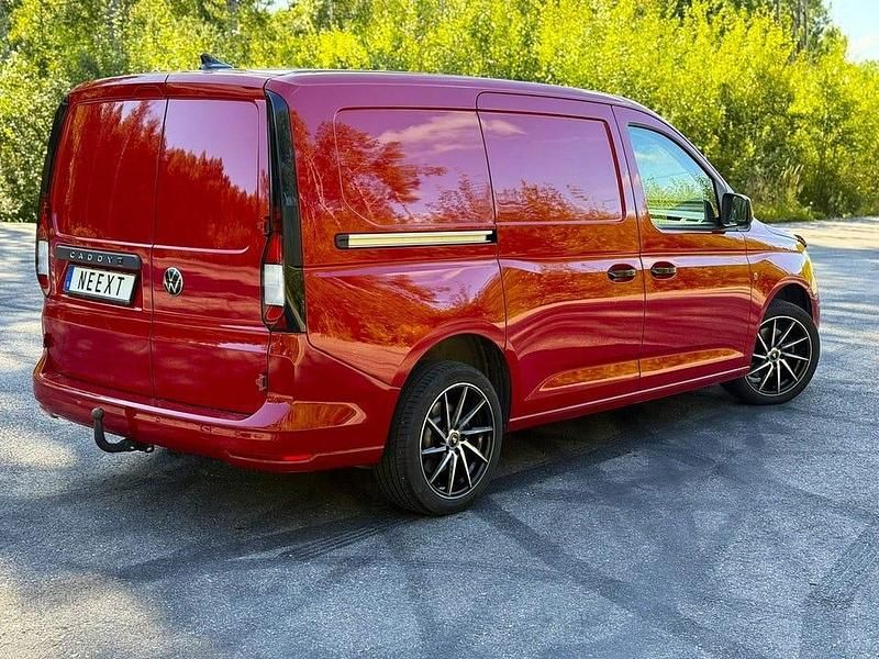 Begagnad VW Caddy Maxi 123 HK (90 kW) 2023 Röd Minibuss