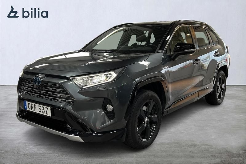 Grå Begagnad 2020 Toyota RAV4 Hybrid SUV | 269 000 kr (Marknadspris) - Bild 1/4