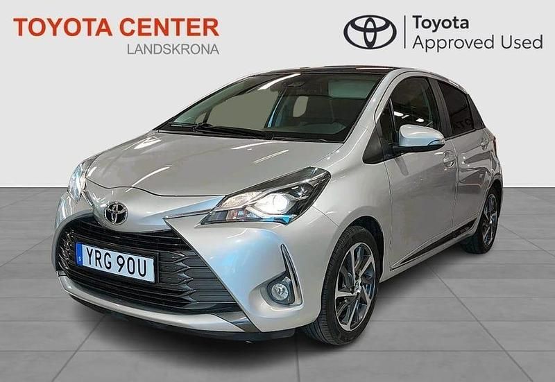 Silver Begagnad 2020 Toyota Yaris Skyview Edition Halvkombi | 174 900 kr (Marknadspris) - Bild 1/4