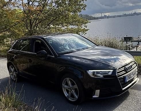 Svart Begagnad 2017 Audi A3 Sportback Sport Halvkombi | 145 000 kr (Marknadspris) - Bild 1/4