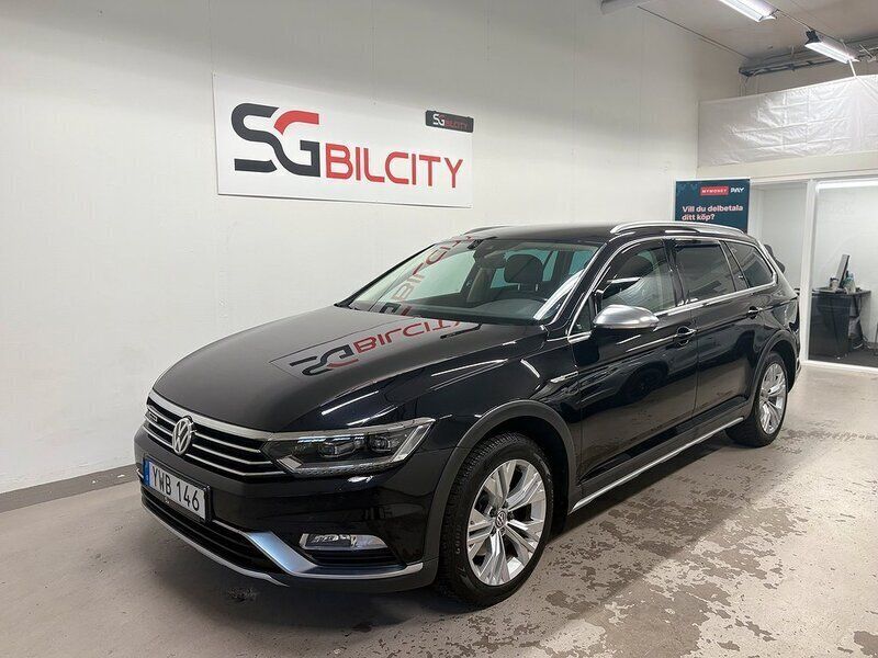 Svart Begagnad 2017 VW Passat Alltrack Executive Kombi | 234 900 kr (Marknadspris) - Bild 1/4