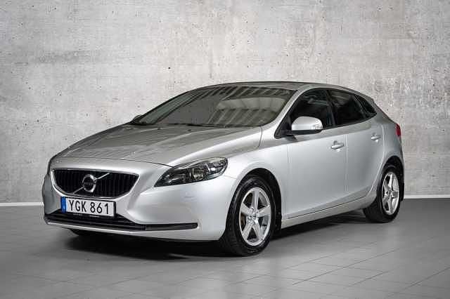 Silver Begagnad 2017 Volvo V40 Business Edition Kombi | 159 000 kr (Marknadspris) - Bild 1/4