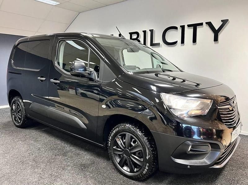 Svart Begagnad 2019 Opel Combo Van | 99 900 kr - Bild 1/4