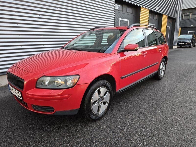 Röd Begagnad 2005 Volvo V50 Kombi | 25 000 kr (Marknadspris) - Bild 1/4