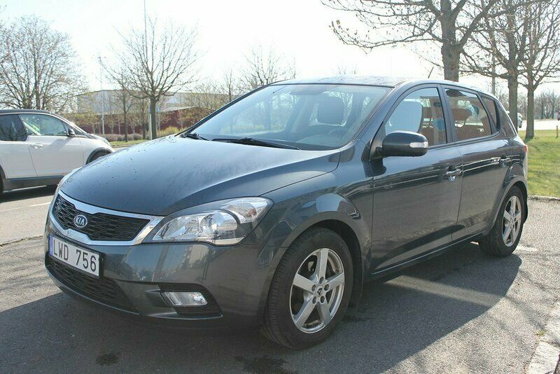 Begagnad Kia Ceed 128 HK (94 kW) 2011 Grå Halvkombi