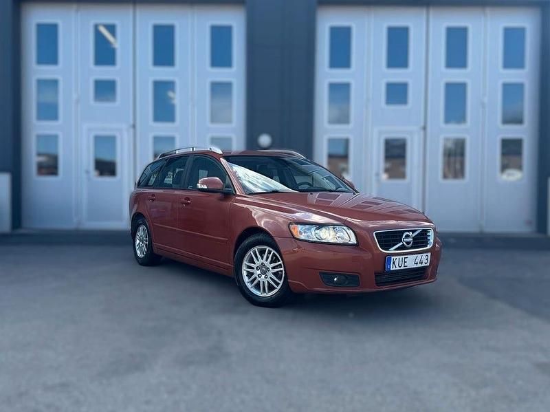 Begagnad Volvo V50 Summum 116 HK (85 kW) 2011 Röd Kombi
