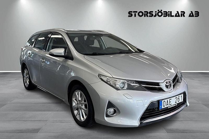 Silver Begagnad 2013 Toyota Auris Touring Sports Active Kombi | 99 000 kr (Lite dyr) - Bild 1/4