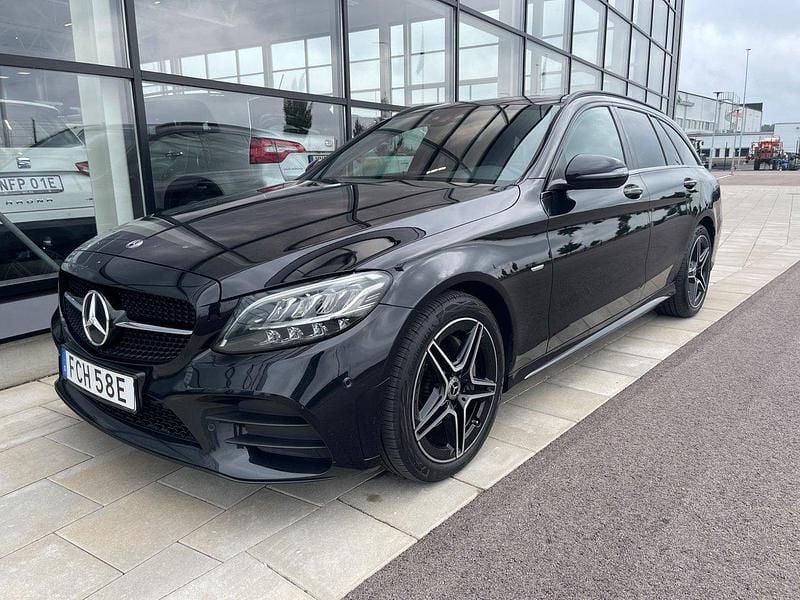 Svart Begagnad 2021 Mercedes C200 AMG Kombi | 319 900 kr (Lite dyr) - Bild 1/4