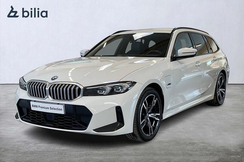 Begagnad BMW 330 M Sport 292 HK (214 kW) 2023 Vit Kombi