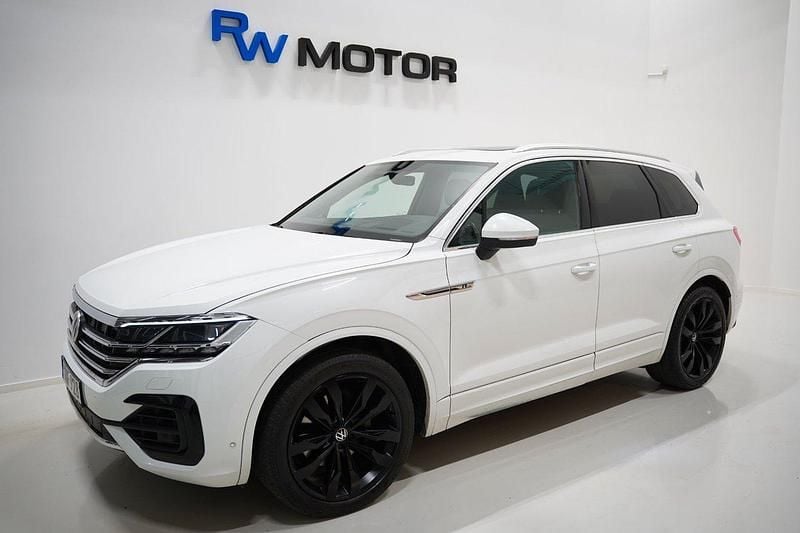 Vit Begagnad 2018 VW Touareg SUV | 369 900 kr - Bild 1/4