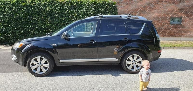 Svart Begagnad 2009 Mitsubishi Outlander SUV | 47 000 kr (Bra pris) - Bild 1/4