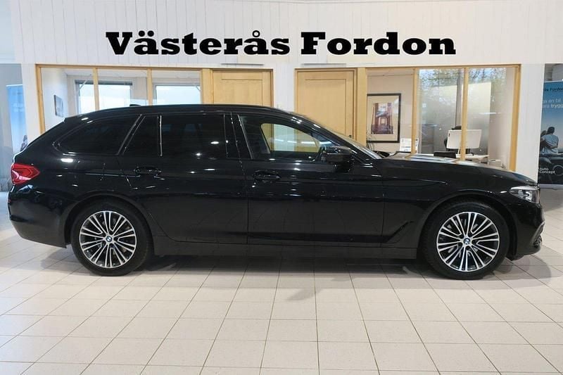 Svart Begagnad 2019 BMW 520 Sport Line Kombi | 269 900 kr (Bra pris) - Bild 1/4