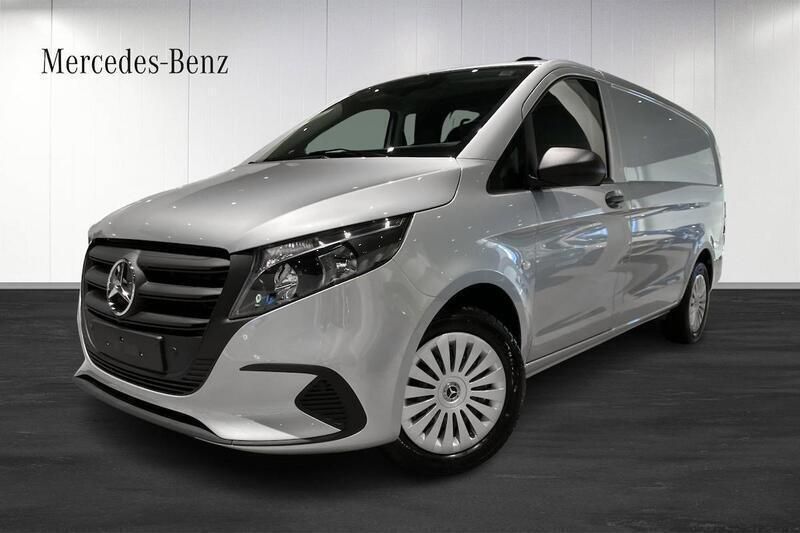 Silver Ny 2024 Mercedes Vito Minibuss | 496 860 kr (Marknadspris) - Bild 1/4