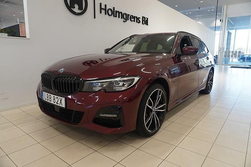 Begagnad BMW 330e M Sport 184 HK (135 kW) 2021 Röd Kombi