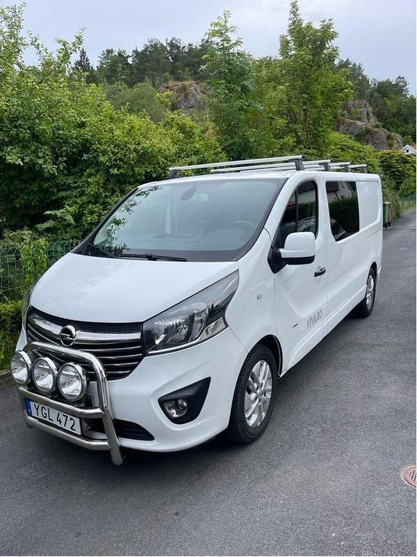 Vit Begagnad 2017 Opel Vivaro Van | 144 444 kr (Dyr) - Bild 1/4